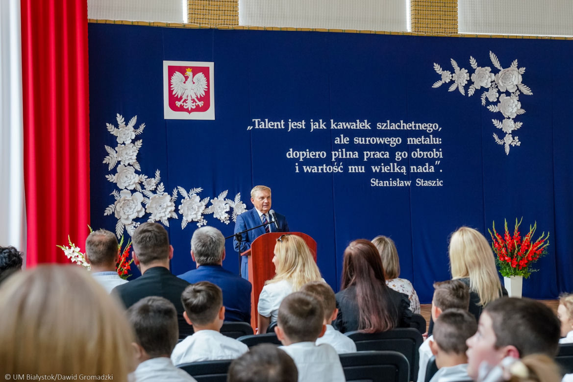 Początek nowego roku szkolnego w Białymstoku. Naukę rozpoczęło 39 tys. dzieci i młodzieży