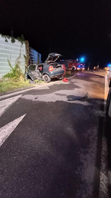 Śmiertelny wypadek pod Koninem! Kobieta i mężczyzna spłonęli w skodzie po zderzeniu z oplem [ZDJĘCIA]