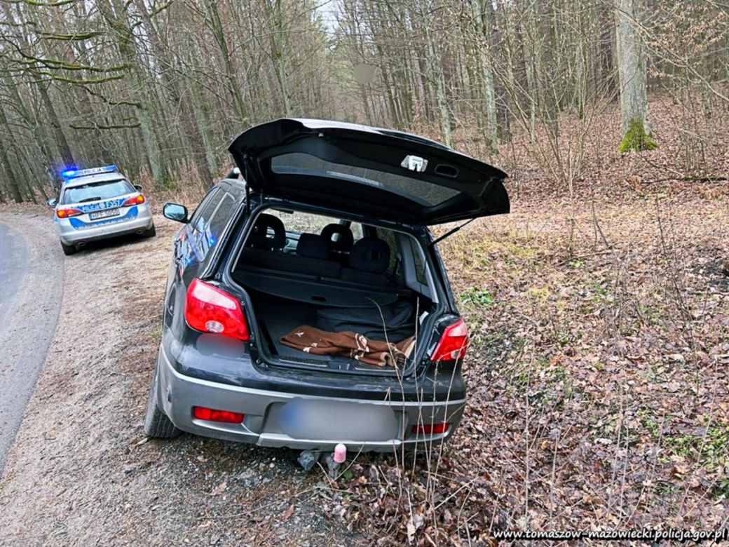 Łódzkie. Wjechał do rowu dwoma samochodami jednego dnia! Pechowiec może nawet trafić za kratki