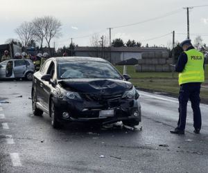 Potężny karambol trzech osobówek i ciężarówki. Do szpitala trafiło pięć osób
