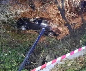 Przemyśl: Kierowca wjechał do potoku. Był pijany? [ZDJĘCIA]