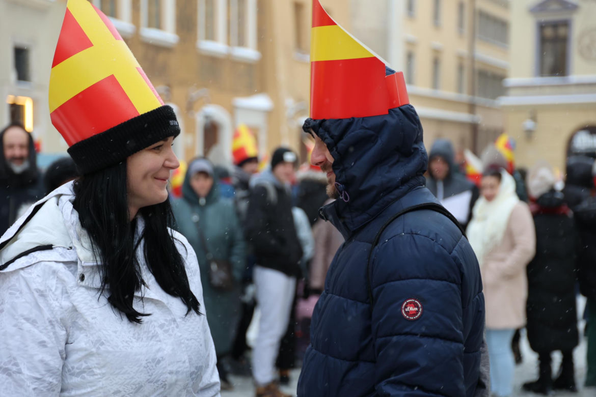 Orszak Świętego Mikołaja 2023 przeszedł przez Lublin. Było śnieżnie i radośnie! 