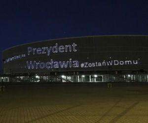 Laserowy pokaz na Stadionie Wrocław. To podziękowania dla medyków!