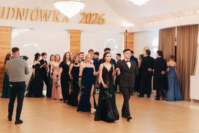 Studniówka 2026 maturzystów Zespołu Szkół Zawodowych nr 1 w Starachowicach