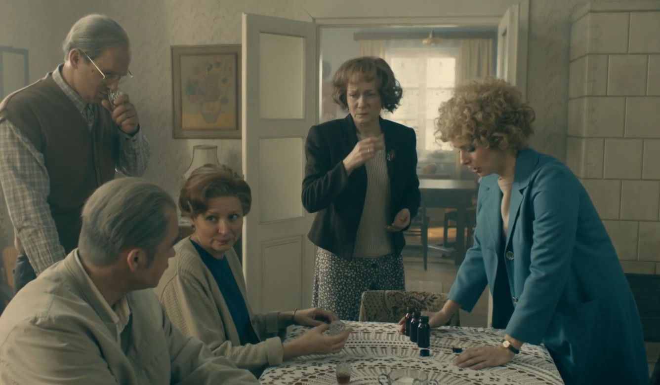 Stulecie Winnych 4, odcinek 50: Mania (Magdalena Walach), Ania, (Urszula Grabowska), Basia (Kamila Bujalska)