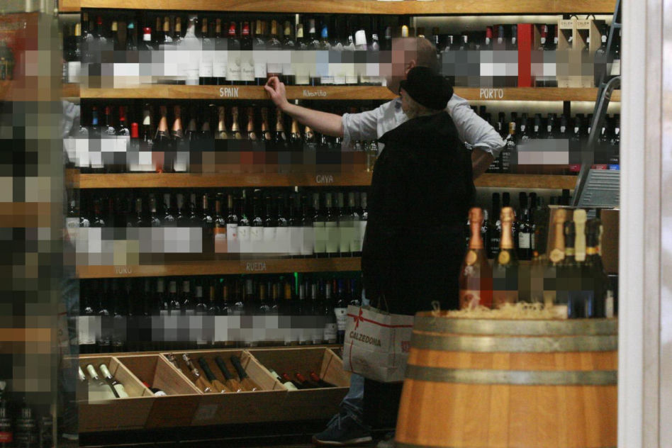 Katarzyna Figura ukrywa się w alkoholowym
