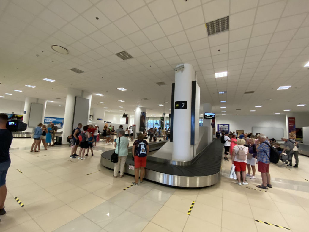 Jedni turyści z Rodos wylądowali w Łodzi, a inni dopiero tam wyruszyli