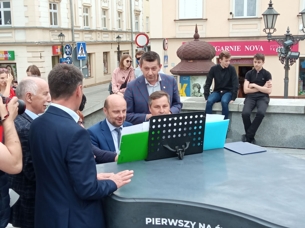 Dzień Dziecka na rzeszowskim Rynku z wielką pompą. Rycerze, zewnętrzny fortepian i pełno balonów!