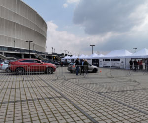 Największy w Polsce samochodowy punkt szczepień powstał na Stadionie Wrocław