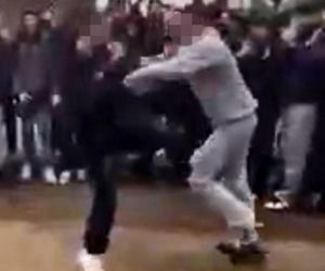 Uczniowie urządzili sobie „ustawkę” pod szkołą! Bójka na oczach tłumu. Nagrania trafiły do sieci