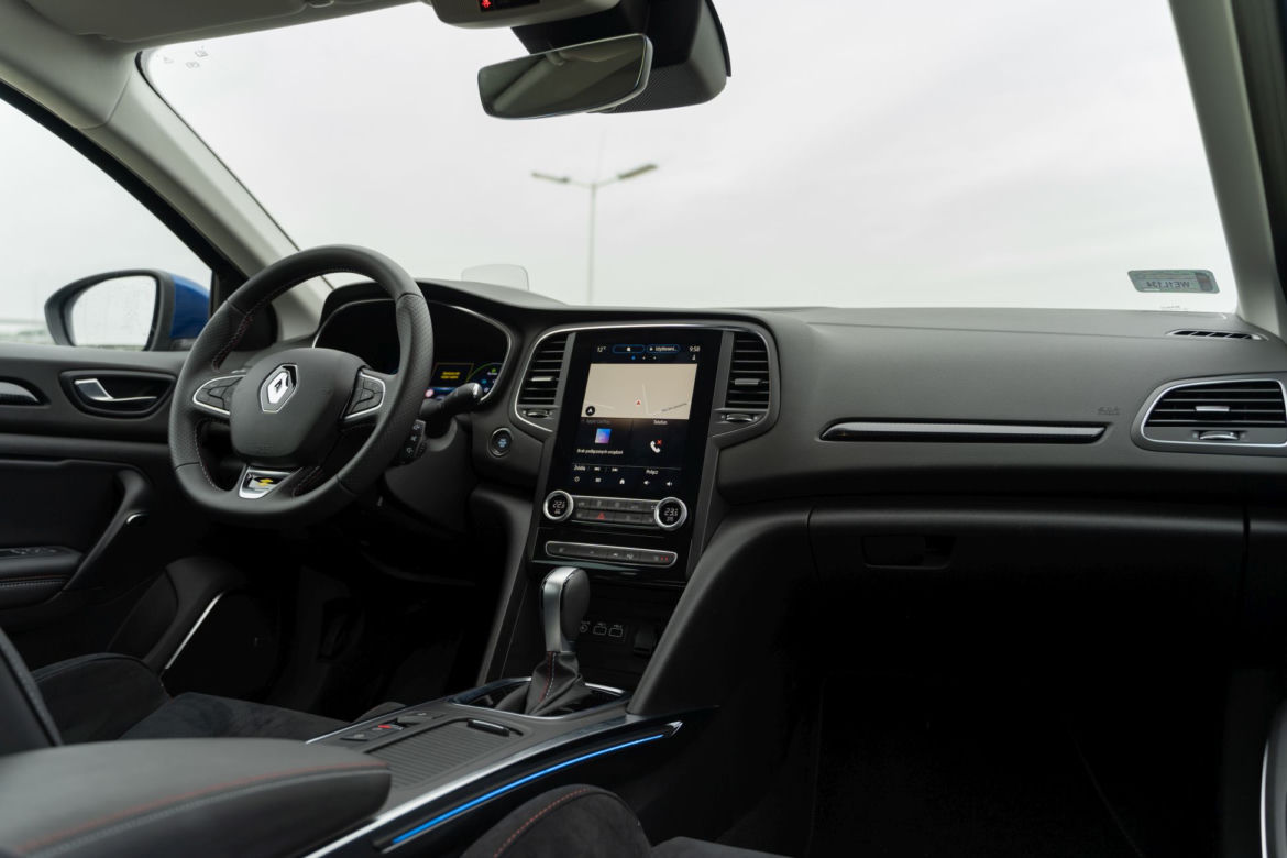 Ile pali hybrydowe Renault w trasie?