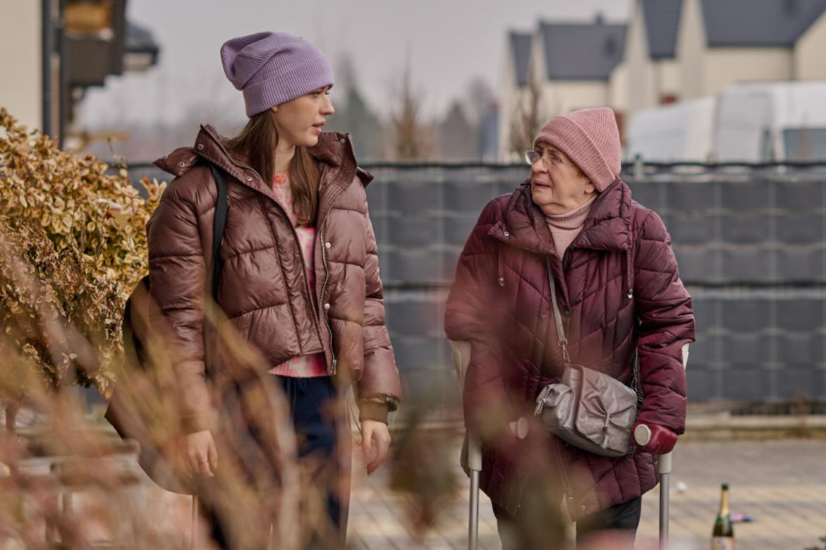 Na Wspólnej odc. 4025. Krystyna Agier (Małgorzata Knothe), Ula (Julia Jurek)