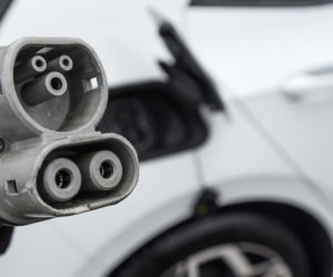 Ładowanie samochodu elektrycznego