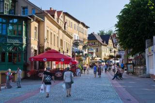 Sudecki kurort skrywa zaskakujący sekret. Na dachu teatru wznosi się polska Statua Wolności