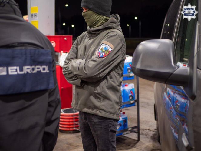 Akcja śląskich służb w sprawie przerzucania migrantów z Afryki do Europy. Zatrzymani pseudokibice