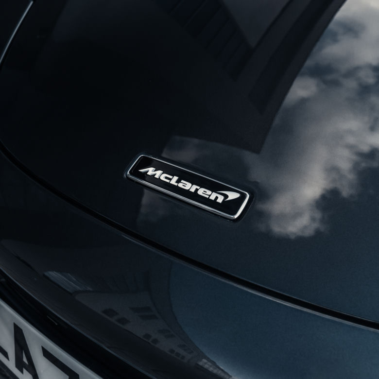 Hubert Hurkacz w McLarenie 720S Coupe