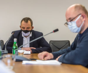 Spotkanie marszałka Całbeckiego i wicemarszałka Ostrowskiego z przedstawicielami branży gastronomicznej