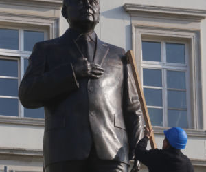 Kaczyński stanął na placu Piłsudskiego