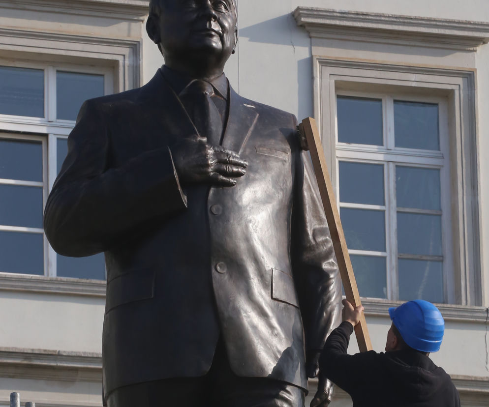 Kaczyński stanął na placu Piłsudskiego