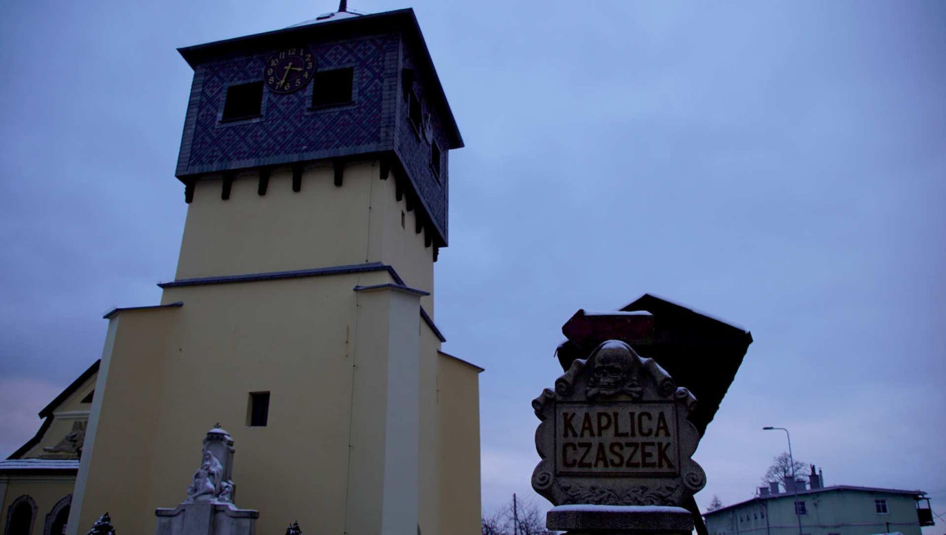 Kaplica Czaszek w Czermnej na Dolnym Śląsku. Mały budynek kryje przerażający sekret 