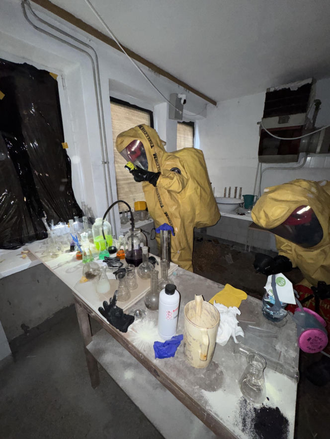 Potężne manewry strażaków na Pomorzu. Do akcji weszły psy ratownicze i policyjni antyterroryści