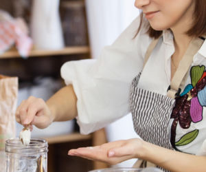 Olena Kaszuba piecze polski chleb pod Chicago