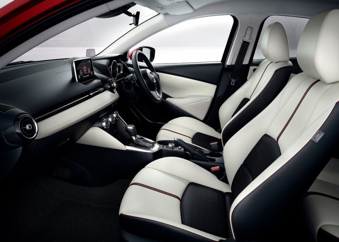 2015 nowa Mazda 2