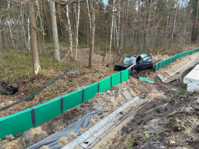 Tragedia na drodze pod Starachowicami. 33-letni kierowca Audi zginął po dramatycznym wypadku