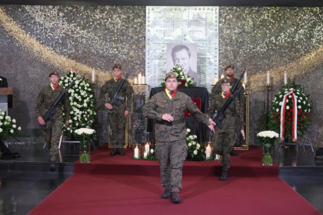 Tak pożegnały Jana Frycza córka i wnuczka. Trudno się nie rozpłakać