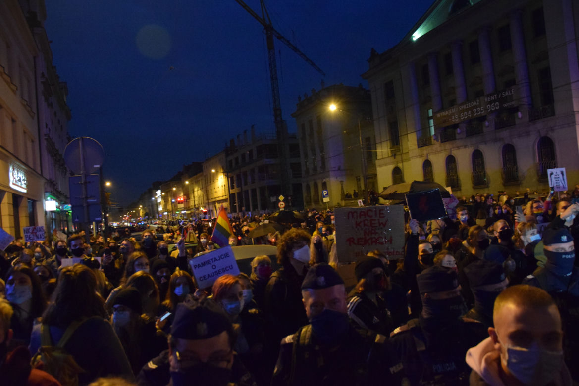 Protest kobiet w Katowicach. Tłumy strajkują przeciwko zakazowi aborcji
