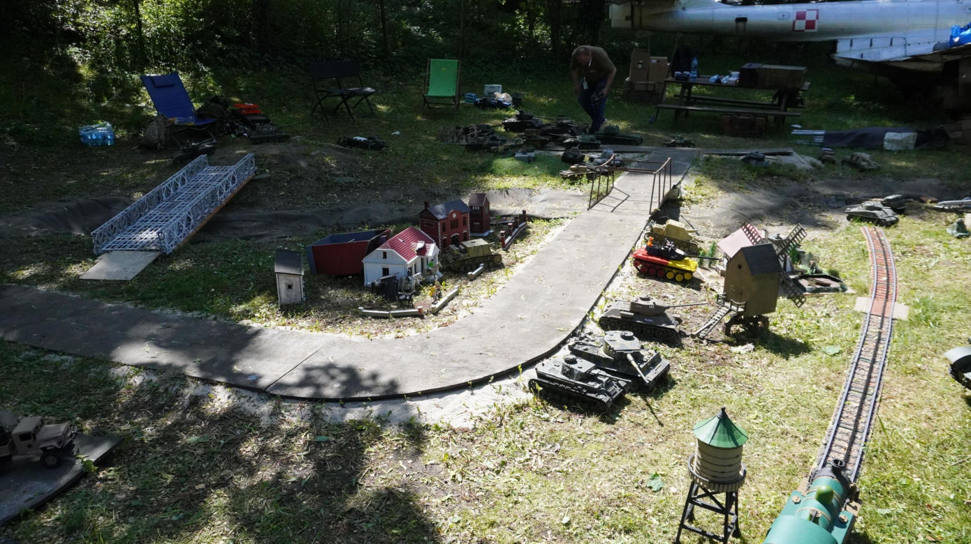 Piknik modelarski 2024 w Lubuskim Muzeum Wojskowym w Drzonowie
