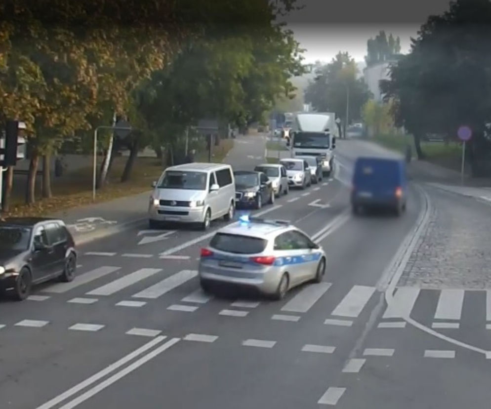Olsztyn. Nie zatrzymał się do kontroli drogowej. Uciekając uszkodził kilka aut
