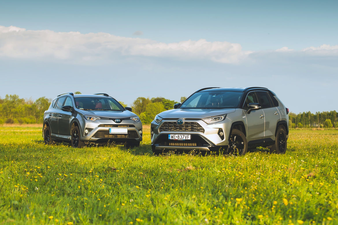 Toyota RAV4 piąta generacja & Toyota RAV4 czwarta generacja
