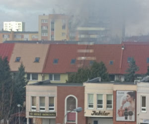 Pożar mieszkania na ul. Monte Cassino w bydgoskim Fordonie! Konieczna była ewakuacja mieszkańców! [AKTUALIZACJA, ZDJĘCIA]