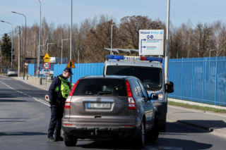 Strzały w łódzkiej fabryce, 400 osób ewakuowanych. Trwa obława