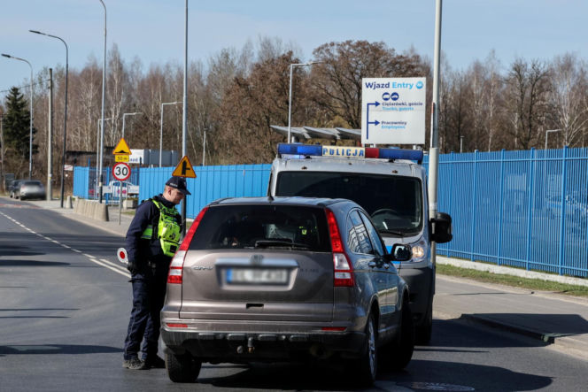 Strzały w łódzkiej fabryce, 400 osób ewakuowanych. Trwa obława