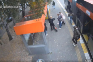 Jechały hulajnogą, potrąciły pieszą i uciekły! Ujawniono nowe informacje 