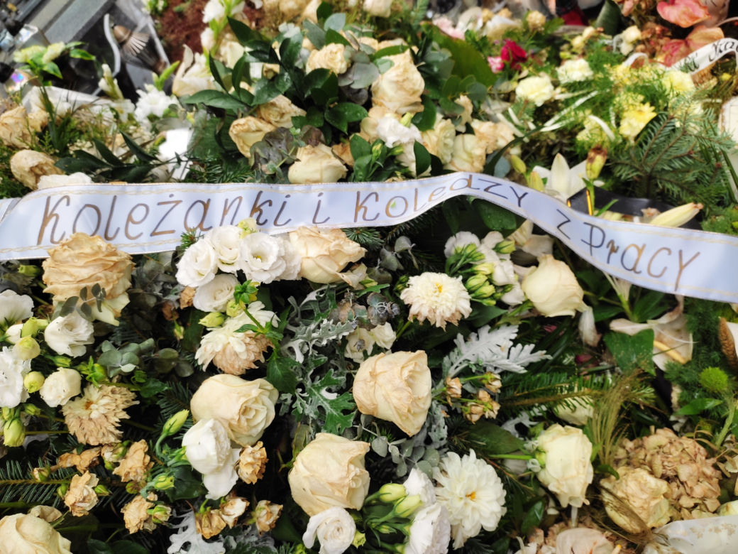 Menadżer Sylwii Peretti podnosi alarm: dewastacja! Tak wygląda grób Patryka 5 dni po pogrzebie