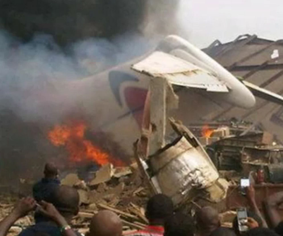 NIGERIA: KATASTROFA SAMOLOTU pasażerskiego. Samolot rozbił się o budynek 