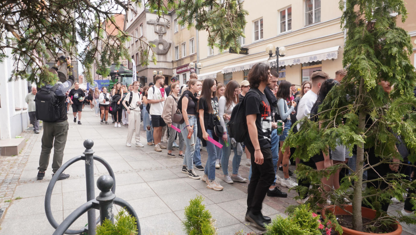 Kortowiada 2024. Parada Wydziałów przeszła ulicami miasta. Studenci tłumnie wzięli udział w imprezie