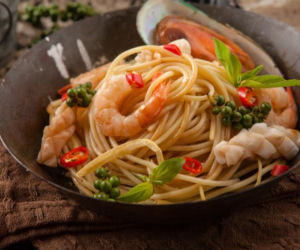 Spaghetti z krewetkami na winie
