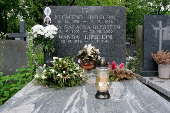 Poruszający wpis córki Ewy Sałackiej w rocznicę śmierci mamy. "Uparcie Cię z nami nie ma"