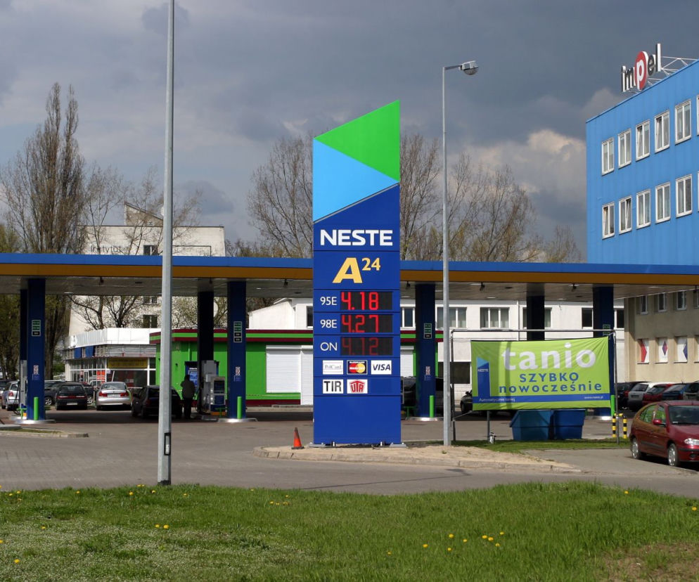 Stacja paliw, Neste, stacja benzynowa