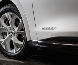 Ford Mustang Mach-E z pakietem Frost White