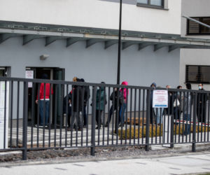 Ogromne kolejki do testów na koronawirusa w Krakowie