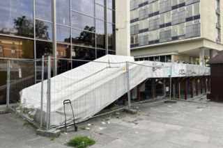 Schody przy Hotelu Cracovia