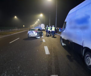 Karambol na S19. 18 aut rozbitych, 12 osób w szpitalu. Droga zablokowana całą noc