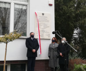 Odsłonięcie tablicy poświęconej Antoninie i Janowi Żabińskim