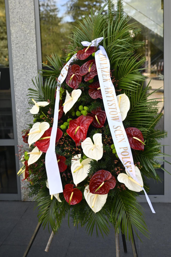 Jan Frycz - piękne kwiaty i wzruszające napisy na pogrzebie artysty
