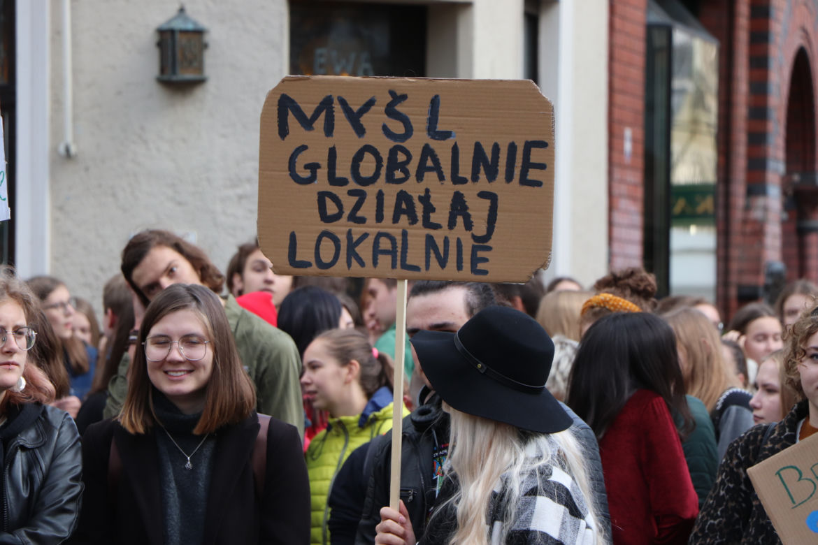 Młodzieżowy Strajk Klimatyczny w Toruniu. Protestowali przeciwko rządowi i korporacjom